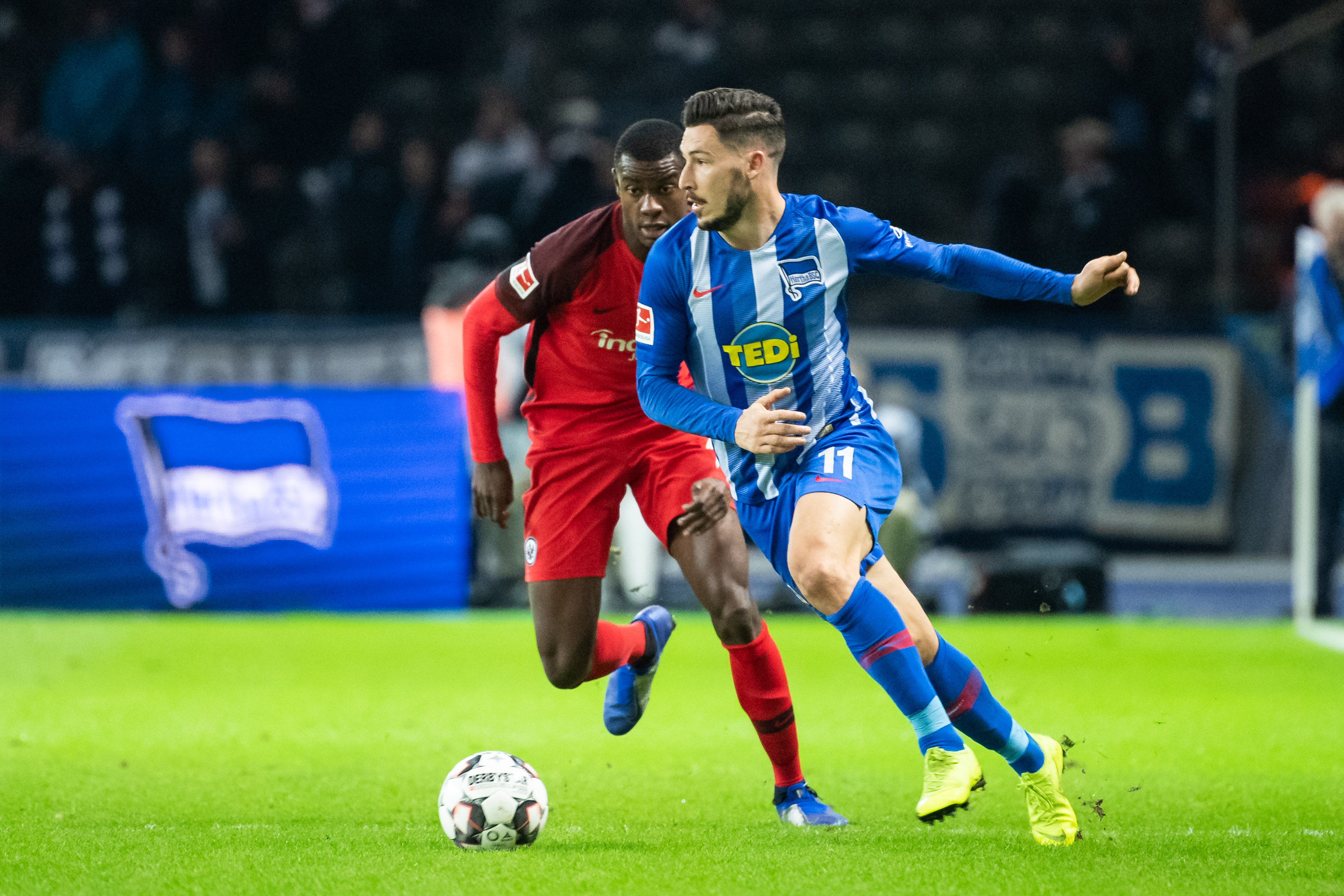 2025山东省齐鲁足球超级联赛：泰安2-1击败聊城夺冠（泰安2-1力克聊城，问鼎2025山东省齐鲁足球超级联赛冠军）