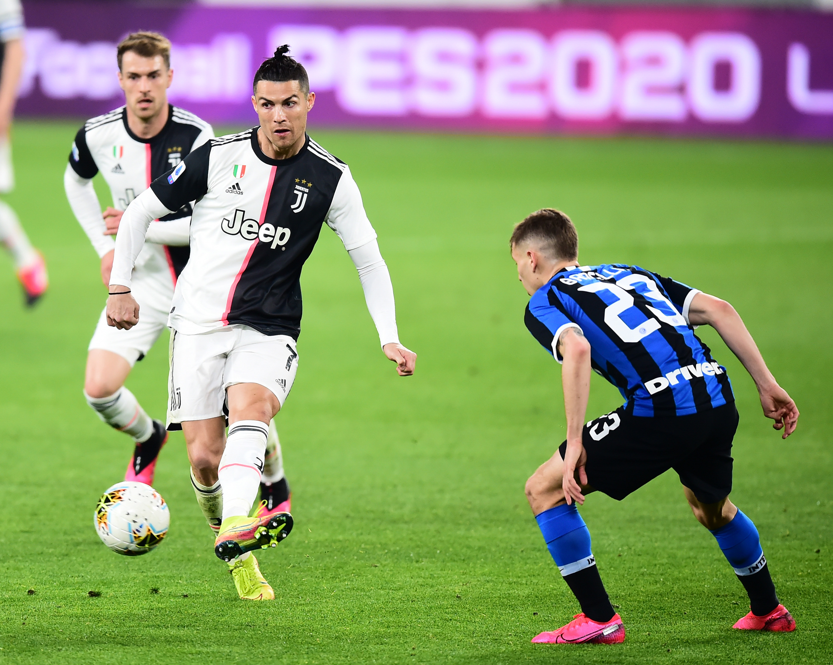 34岁阿联酋国脚奥马尔宣布退役，曾斩获亚洲足球先生（阿联酋国脚奥马尔34岁挂靴，曾获亚洲足球先生）