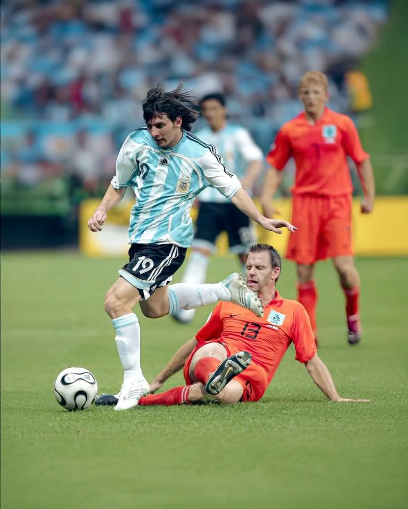 爱德华兹第三节7中5轰13分，带领森林狼追平比分