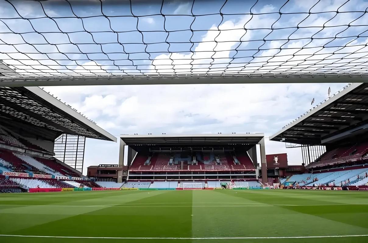 英媒：谢什科可能在两周后曼联对阵伯恩茅斯的比赛中回归（英媒称：谢什科有望在两周后曼联战伯恩茅斯时复出）