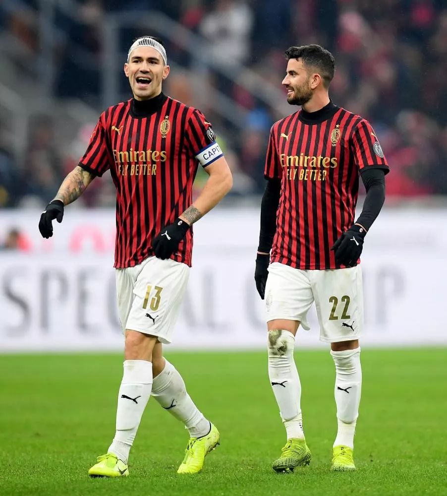 山雨欲来！英超冠军彻底爆了：2功臣炮轰+斯洛特遭兵变 队长表态（英超冠军危机四伏：两大功臣开炮，斯洛特遭更衣室逼宫，队长发声）