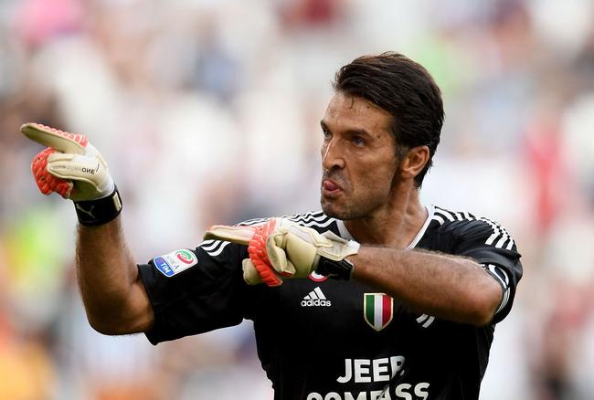 足球中超裁判误判引争议，官方深夜发布说明（中超裁判判罚惹争议，官方深夜发文回应）